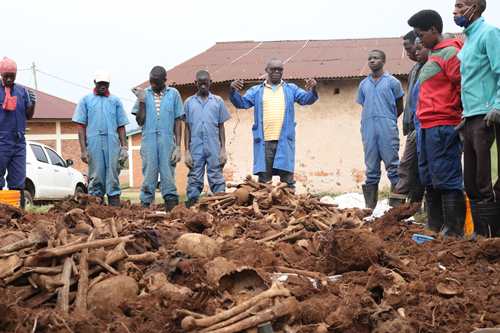 Mwaro: nettoyage des restes humains exhumés dans la commune Rusaka