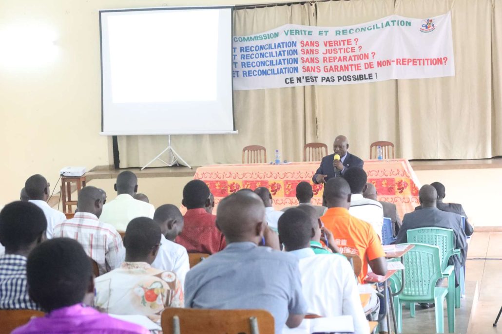 Gitega : La CVR s’entretient avec les grands séminaristes à Songa