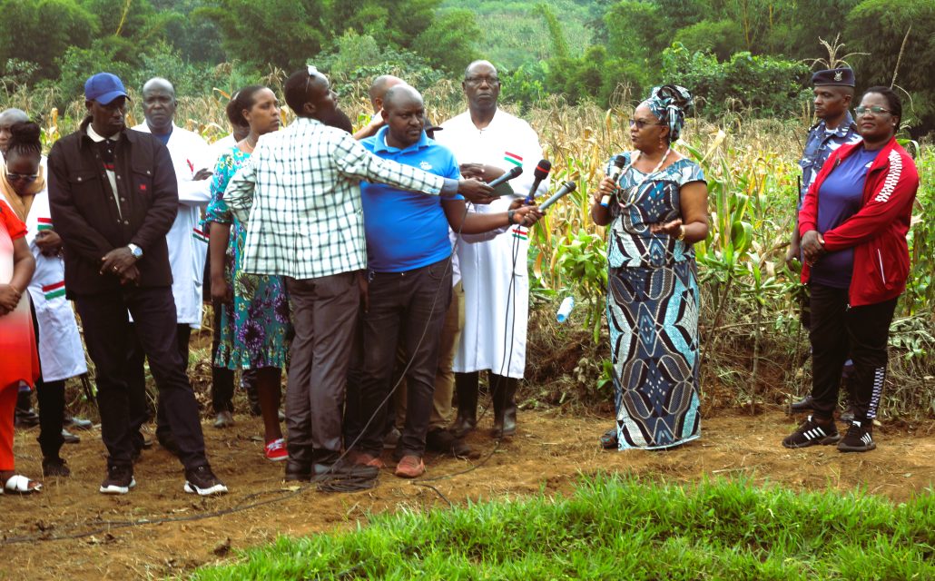 Gitega : les députés découvrent des lieux de mémoire du passé violent